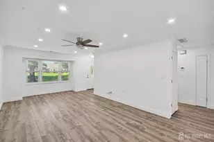6 Plz de Las Flores, Freehold, NJ 07728 - Photo 9