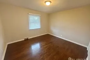 65 Oak St, Carteret, NJ 07008 - Photo 9