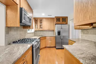44 Park Gate Dr Dr, Edison, NJ 08820 - Photo 9