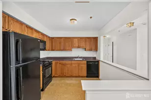 1313 Fernwood Ct, New Brunswick, NJ 08901 - Photo 9