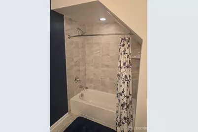 907 Greenland Square, Highland Park, NJ 08904 - Photo 5