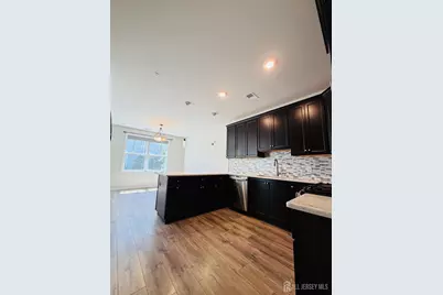 907 Greenland Square, Highland Park, NJ 08904 - Photo 17