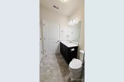 907 Greenland Square, Highland Park, NJ 08904 - Photo 7