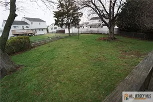 17 Wedgewood Dr, Carteret, NJ 07008 - Photo 25