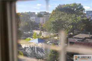 45 Broadway Ave, Jersey City, NJ 07306 - Photo 25