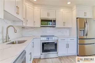 639 Madison Dr, Monroe Township, NJ 08831 - Photo 7