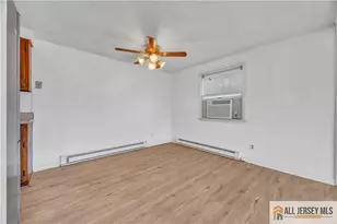 27 Railroad Ave, Helmetta, NJ 08828 - Photo 7