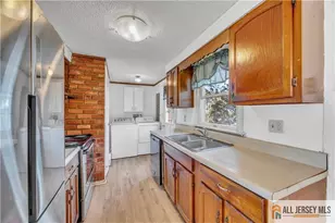 27 Railroad Ave, Helmetta, NJ 08828 - Photo 11