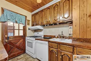 587 Ellis Pl, Woodbridge Township, NJ 07095 - Photo 9