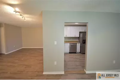 49 Farnham Square, Sayreville, NJ 08859 - Photo 7