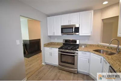 49 Farnham Square, Sayreville, NJ 08859 - Photo 3