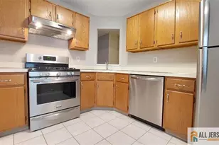 45 Farnham Square, Sayreville, NJ 08872 - Photo 3