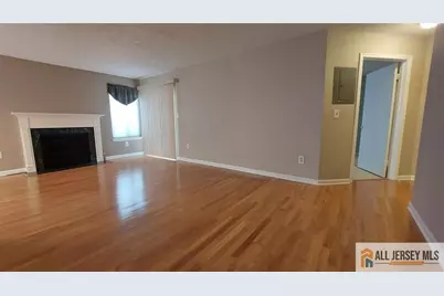 45 Farnham Square, Sayreville, NJ 08872 - Photo 5
