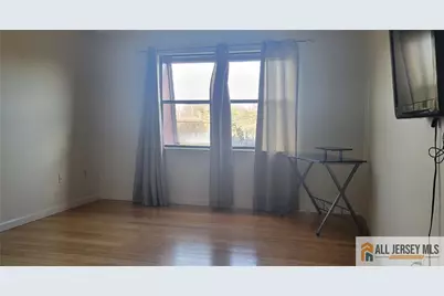 1212 N Oaks Boulevard, North Brunswick Township, NJ 08902 - Photo 3