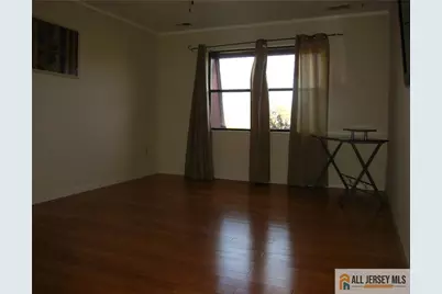 1212 N Oaks Boulevard, North Brunswick Township, NJ 08902 - Photo 5