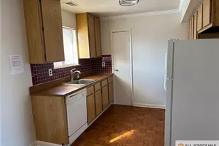 1212 N Oaks Blvd, North Brunswick Township, NJ 08902 - Photo 5