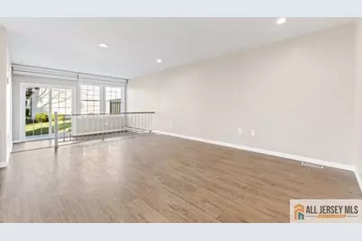 18 Benjamin Franklin Drive, Monroe Township, NJ 08831 - Photo 9