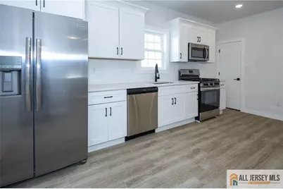 27 S 2nd Street, Fords, NJ 08863 - Photo 9