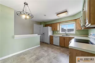 17 Dorchester Dr, Monroe Township, NJ 08831 - Photo 9