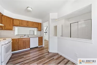 303 Maplecrest Road, Edison, NJ 08820 - Photo 7