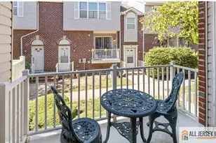 468 Great Beds Ct, Perth Amboy, NJ 08861 - Photo 11