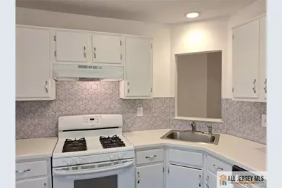 9 Chatham Square, Sayreville, NJ 08859 - Photo 5