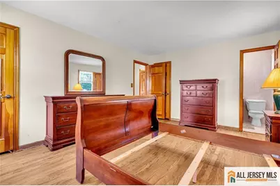 8 Whitehall Avenue, Edison, NJ 08820 - Photo 17