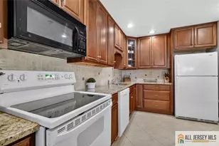 17 George Washington Dr, Monroe Township, NJ 08831 - Photo 11