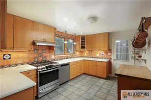 25 Voorhees Pl, Metuchen, NJ 08840 - Photo 17