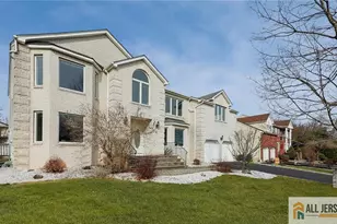 4 Maureen Ct, Edison, NJ 08820 - Photo 1