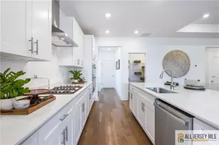 2 Wembley Ct, Monroe Township, NJ 08831 - Photo 5