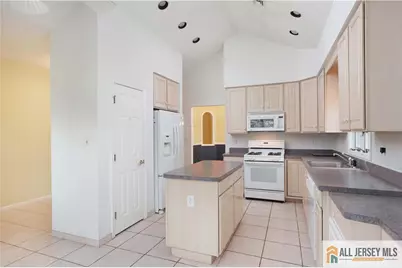 86 Leeds Lane, Monroe Township, NJ 08831 - Photo 5