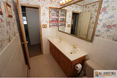 32 Predmore Avenue, Colonia, NJ 07067 - Photo 17