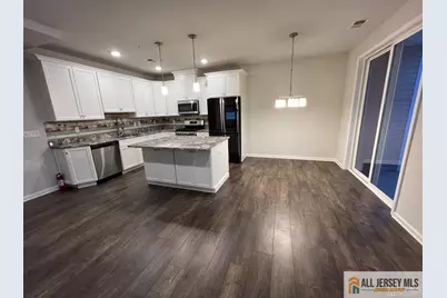 706 Greenland Square #706, Highland Park, NJ 08904 - Photo 3