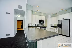 17 Umberland Pl, Monroe Township, NJ 08831 - Photo 9