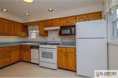 8 Fitzsimmons Avenue, Middlesex, NJ 08846 - Photo 3