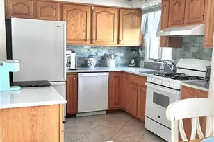 206 Oak Manor Pkwy, South Plainfield, NJ 07080 - Photo 9
