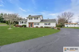 5 Travis Ct, Monroe Township, NJ 08831 - Photo 3