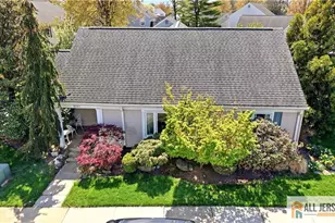 272 Middlebury Ln, Monroe Township, NJ 08831 - Photo 5