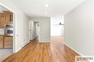 272 Middlebury Ln, Monroe Township, NJ 08831 - Photo 9