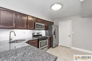 119 Malibu Dr, Eatontown, NJ 07724 - Photo 9