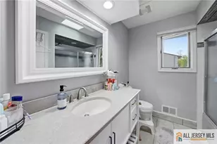 121 W Hill Rd, Colonia, NJ 07067 - Photo 19