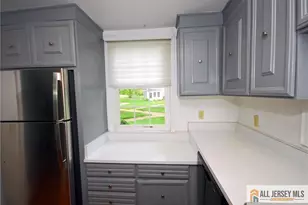 97 Glenwood Ln, Monroe Township, NJ 08831 - Photo 13