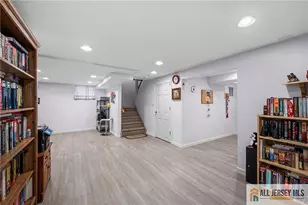 325 Willowbrook Dr, North Brunswick Township, NJ 08902 - Photo 23