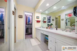 325 Willowbrook Dr, North Brunswick Township, NJ 08902 - Photo 15