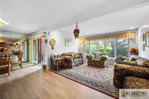 325 Willowbrook Dr, North Brunswick Township, NJ 08902 - Photo 3