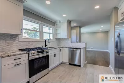 21 Monroe Avenue, Carteret, NJ 07008 - Photo 9