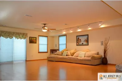 8 Sherwood Road, Edison, NJ 08820 - Photo 5