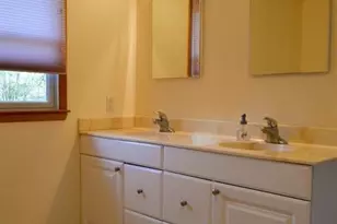 8 Sherwood Rd, Edison, NJ 08820 - Photo 11