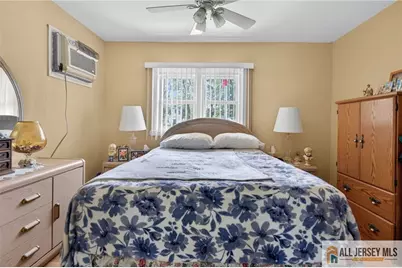 7 W James Place, Iselin, NJ 08830 - Photo 11